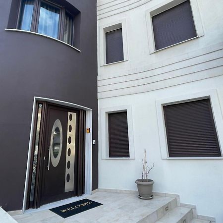 Aretoysa Center Luxury Suites 2 Néa Péramos Εξωτερικό φωτογραφία