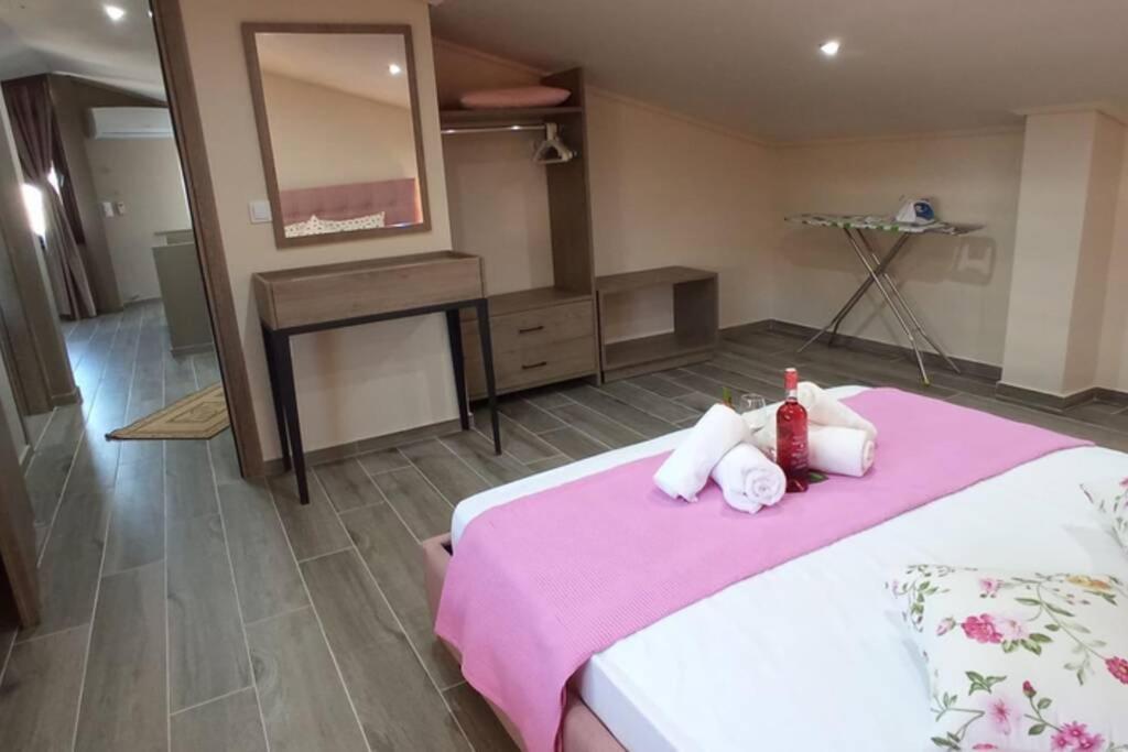 Aretoysa Center Luxury Suites 2 Néa Péramos Εξωτερικό φωτογραφία