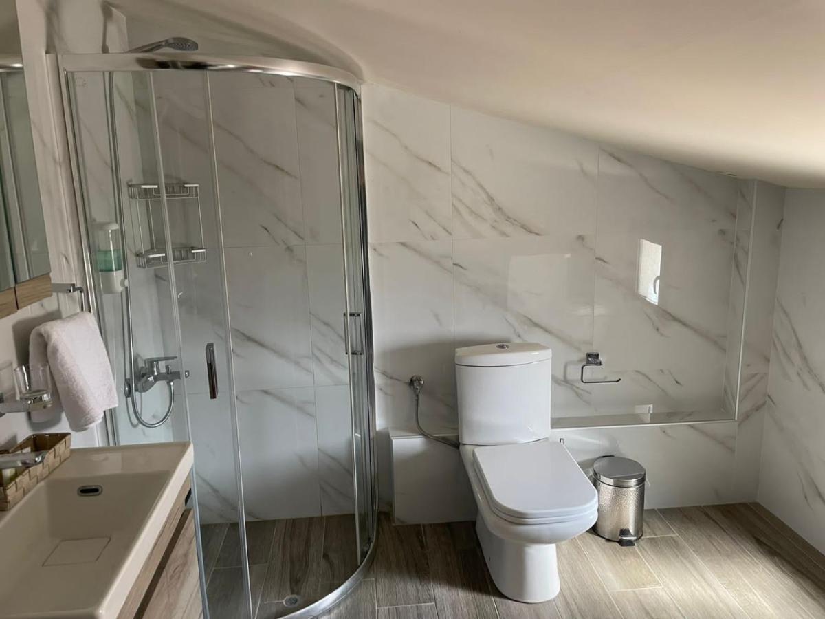 Aretoysa Center Luxury Suites 2 Néa Péramos Εξωτερικό φωτογραφία
