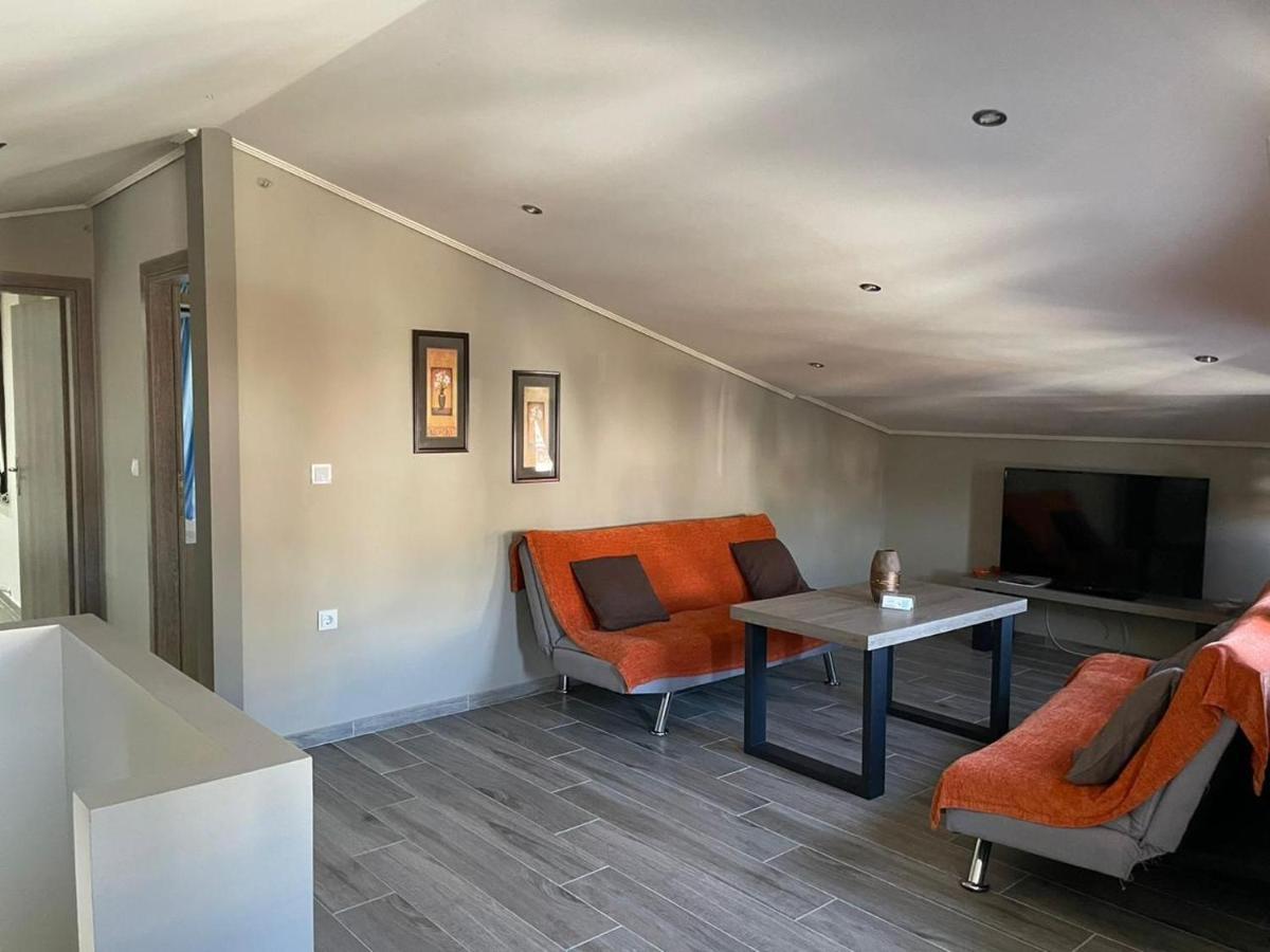 Aretoysa Center Luxury Suites 2 Néa Péramos Εξωτερικό φωτογραφία