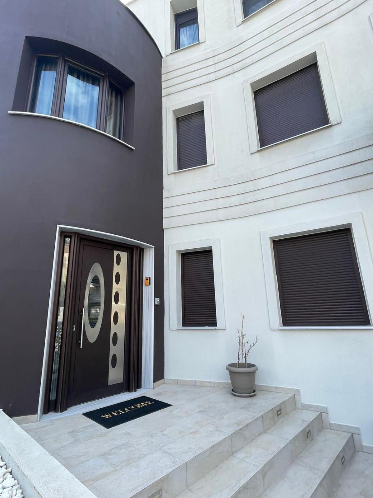 Aretoysa Center Luxury Suites 2 Néa Péramos Εξωτερικό φωτογραφία